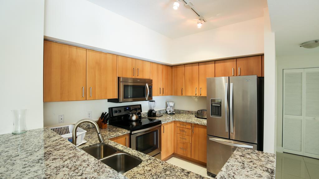 Pelicanstay In Coral Gables Miami Exterior photo